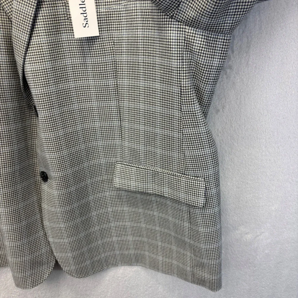 Saddlebred blazer features